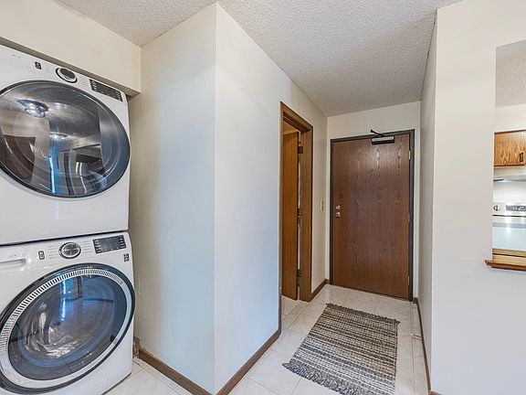 4th image of 7501 W 101st St APT 206