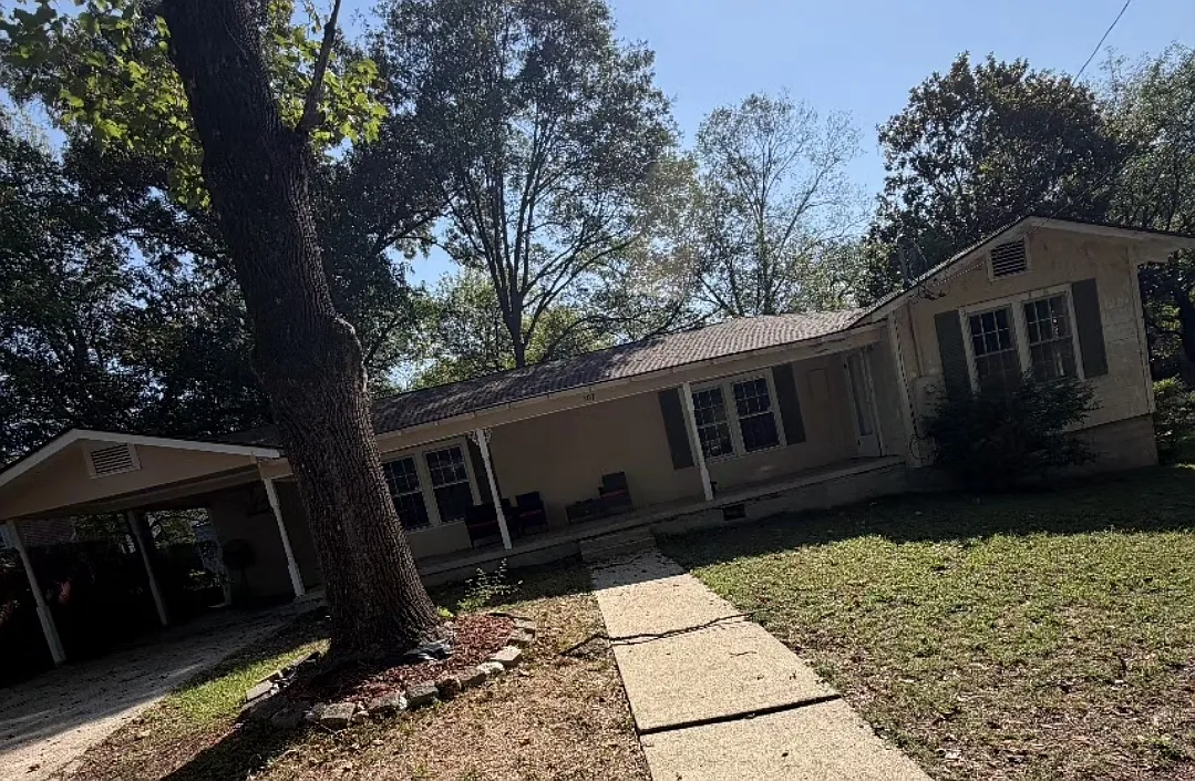 4 bed, 2.5 bath, 2100 sqft, $2,150 — Photo 4