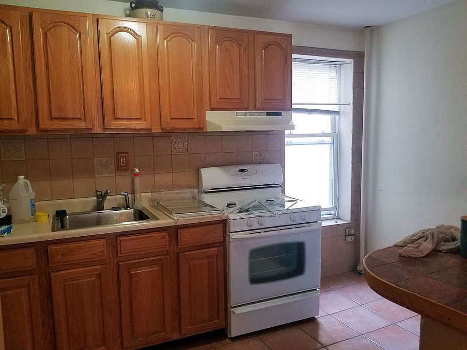 1st image of 3040 32nd St APT 1