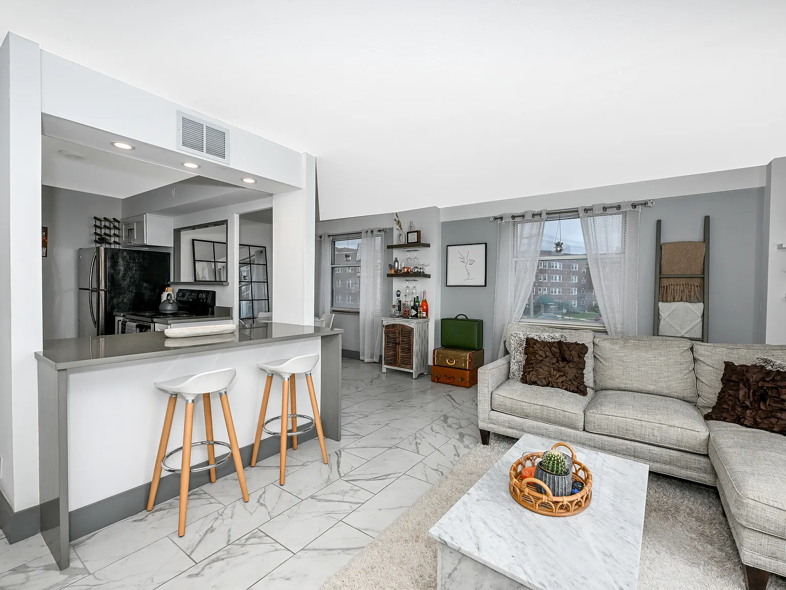 2 bed, 864 sqft, $1,900 — Photo 3