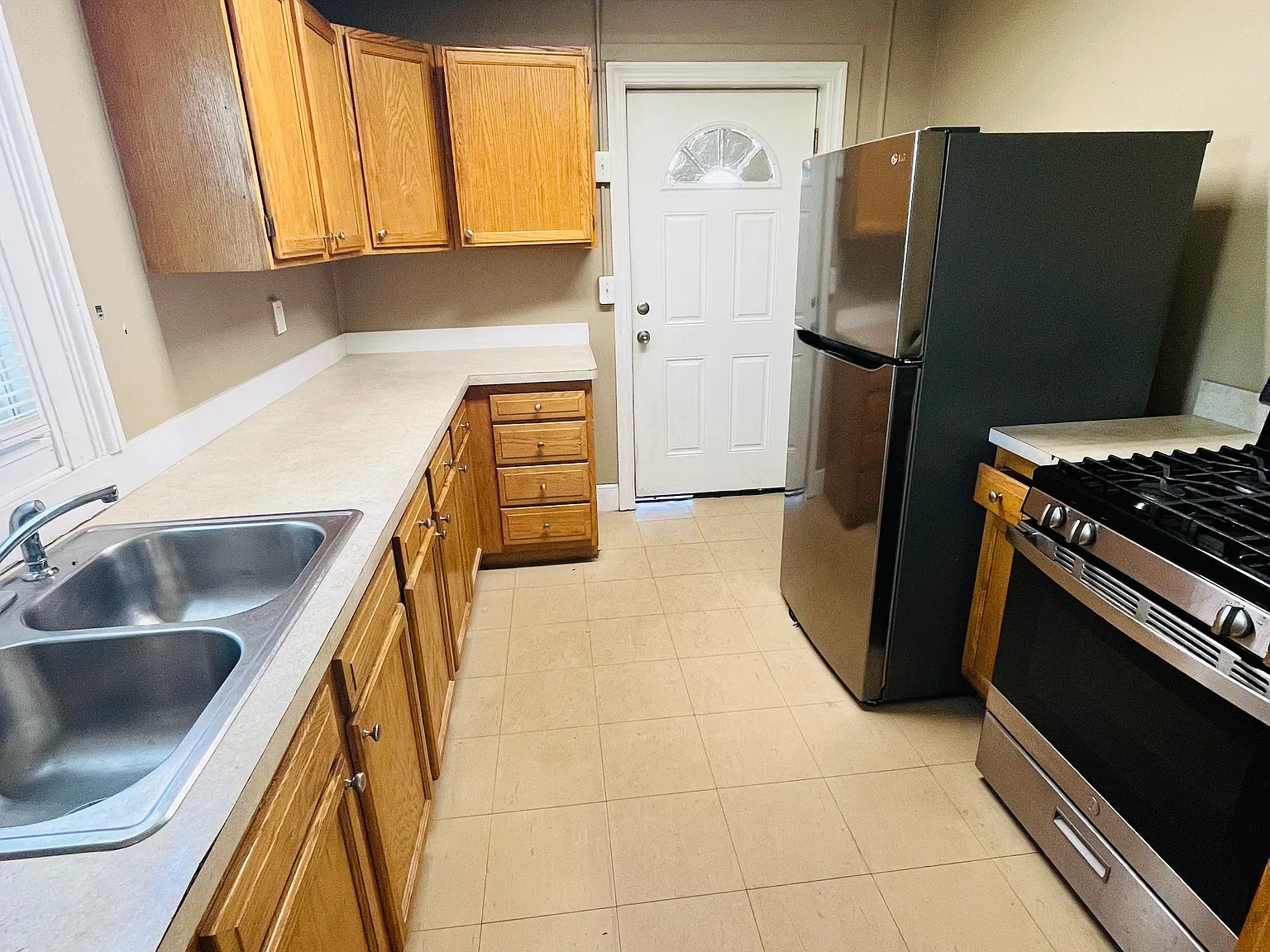 2 bed, 750 sqft, $1,100 — Photo 3