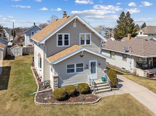 718 S 25th St, Manitowoc, WI 54220