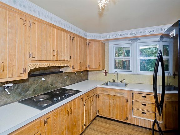 3rd image of 95 Craiwell Ave