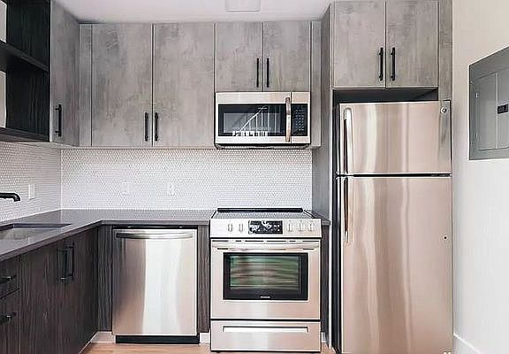 4th image of 1636 De Kalb Ave #44