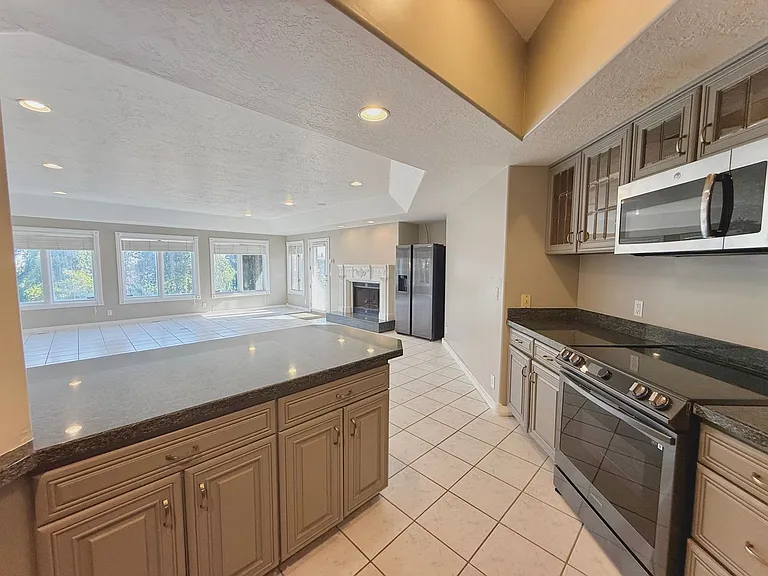 825 N Capitol Blvd — Photo 17