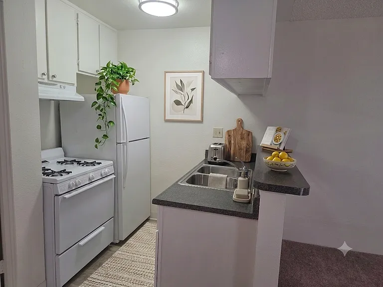 10237 Fernglen Ave — Photo 3