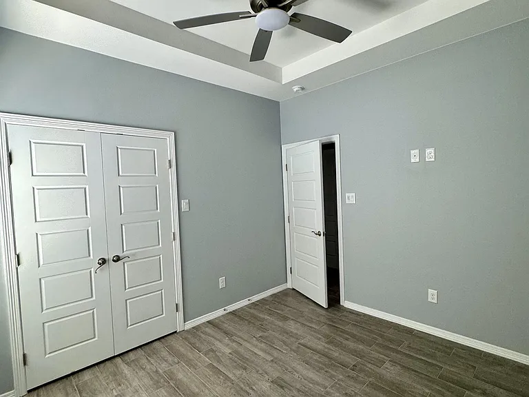 413 E Acacia St #2 — Photo 9