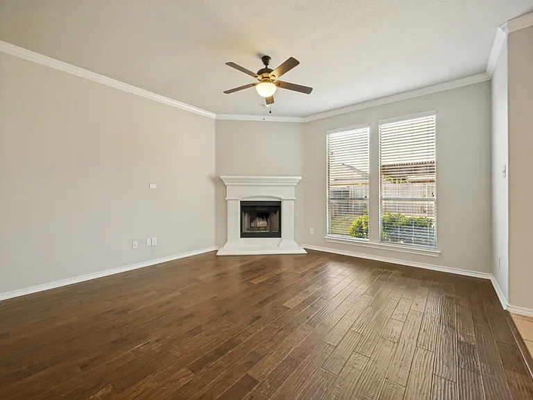 3213 Hornbeam St — Photo 11