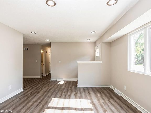 4th image of 716 N 62nd Pl