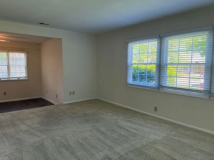 2521 Mariposa Dr — Photo 5