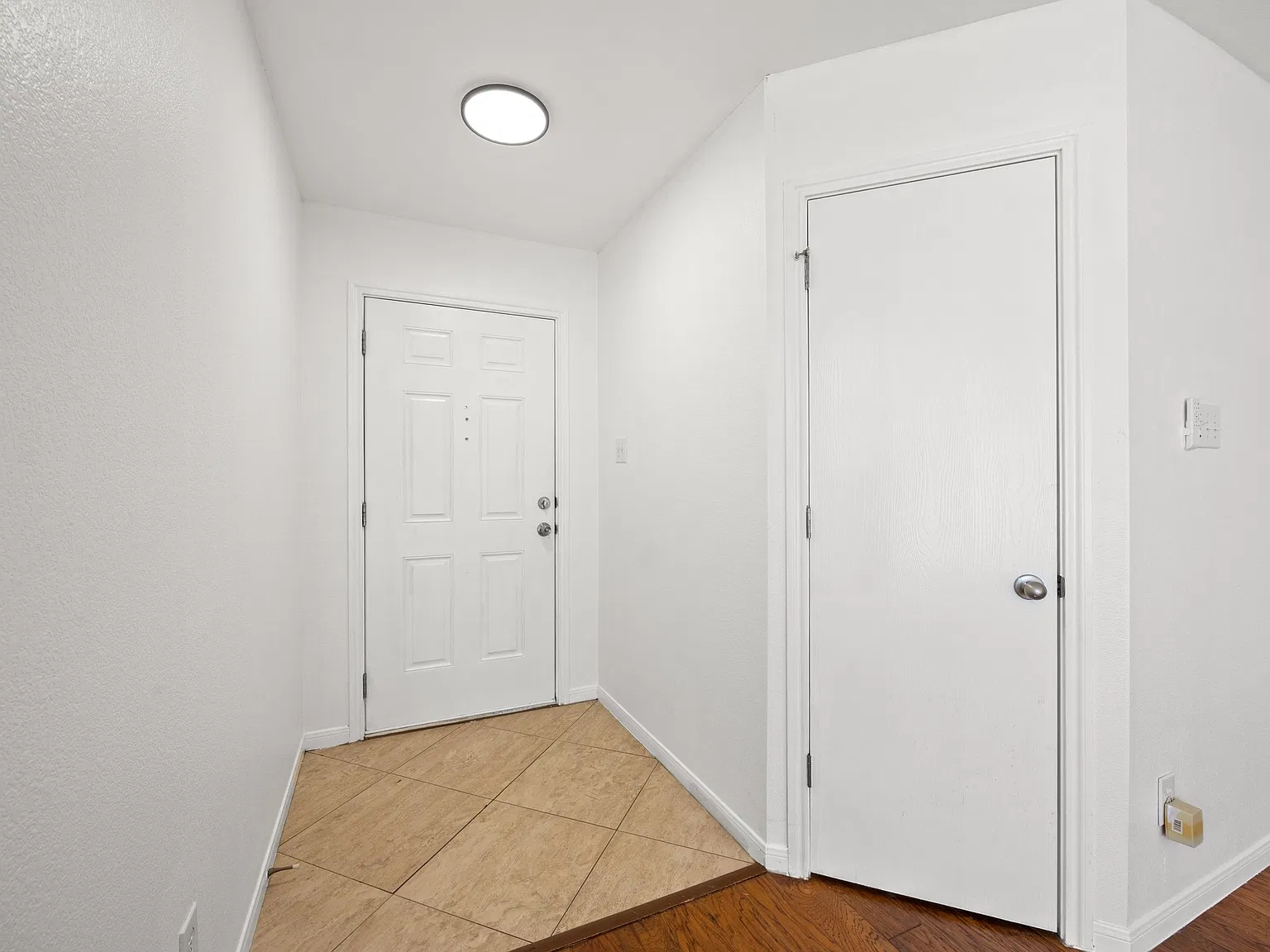 4 bed, 1984 sqft, $2,195 — Photo 4