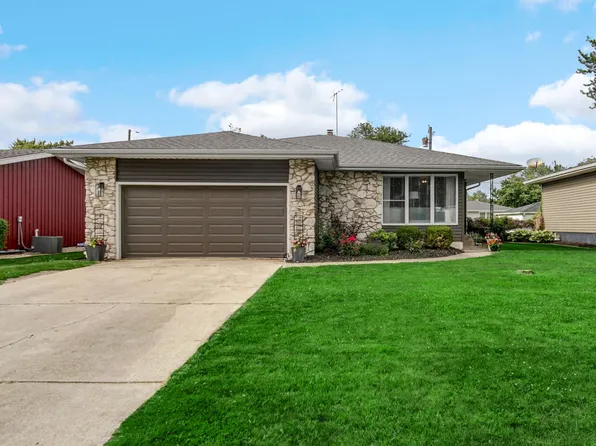 9515 Crestwood Ave, Munster, IN 46321