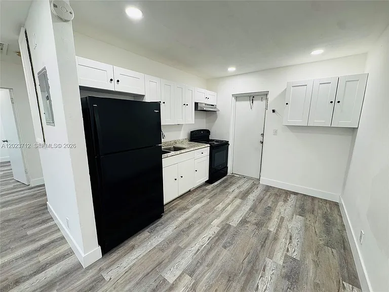 631 NW 11th Ave #B — Photo 11