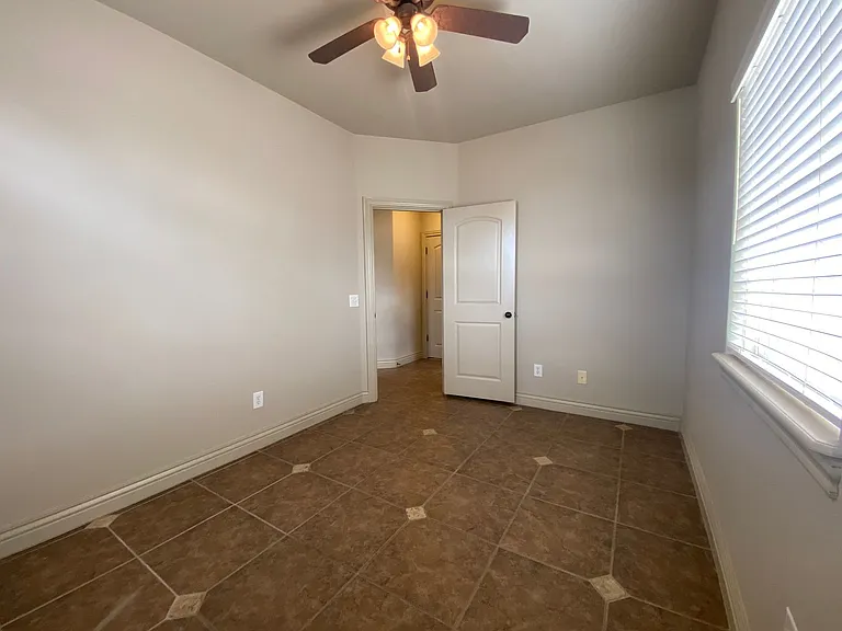 3605 N Narcissus Ave — Photo 33