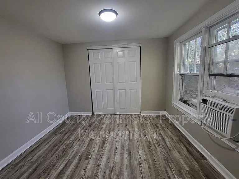 3631 Washington St #5 — Photo 8