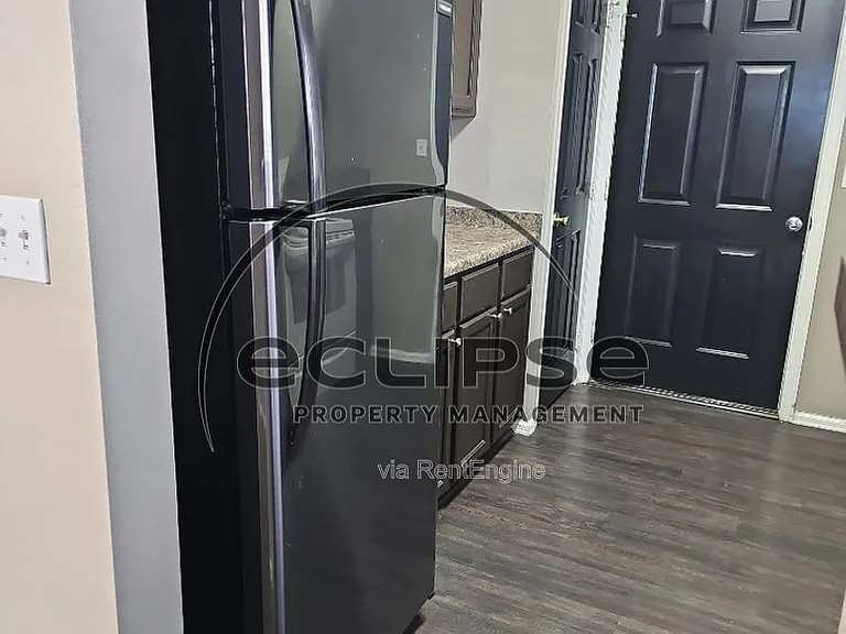 501 Foster Ave — Photo 27