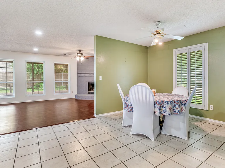 528 Lester St — Photo 10