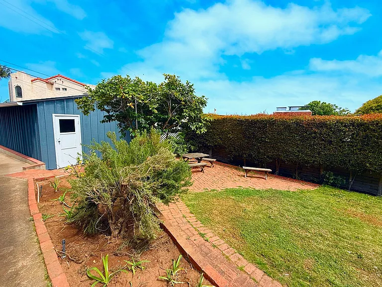 1284 Alexandria Dr — Photo 4