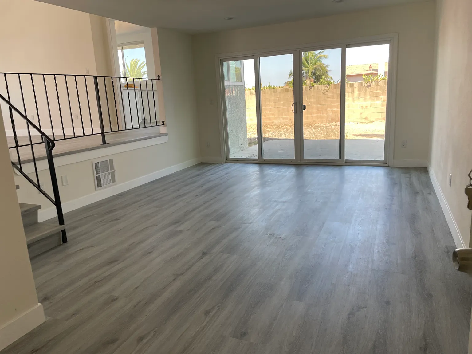 4 bed, 2307 sqft, $4,850 — Photo 4