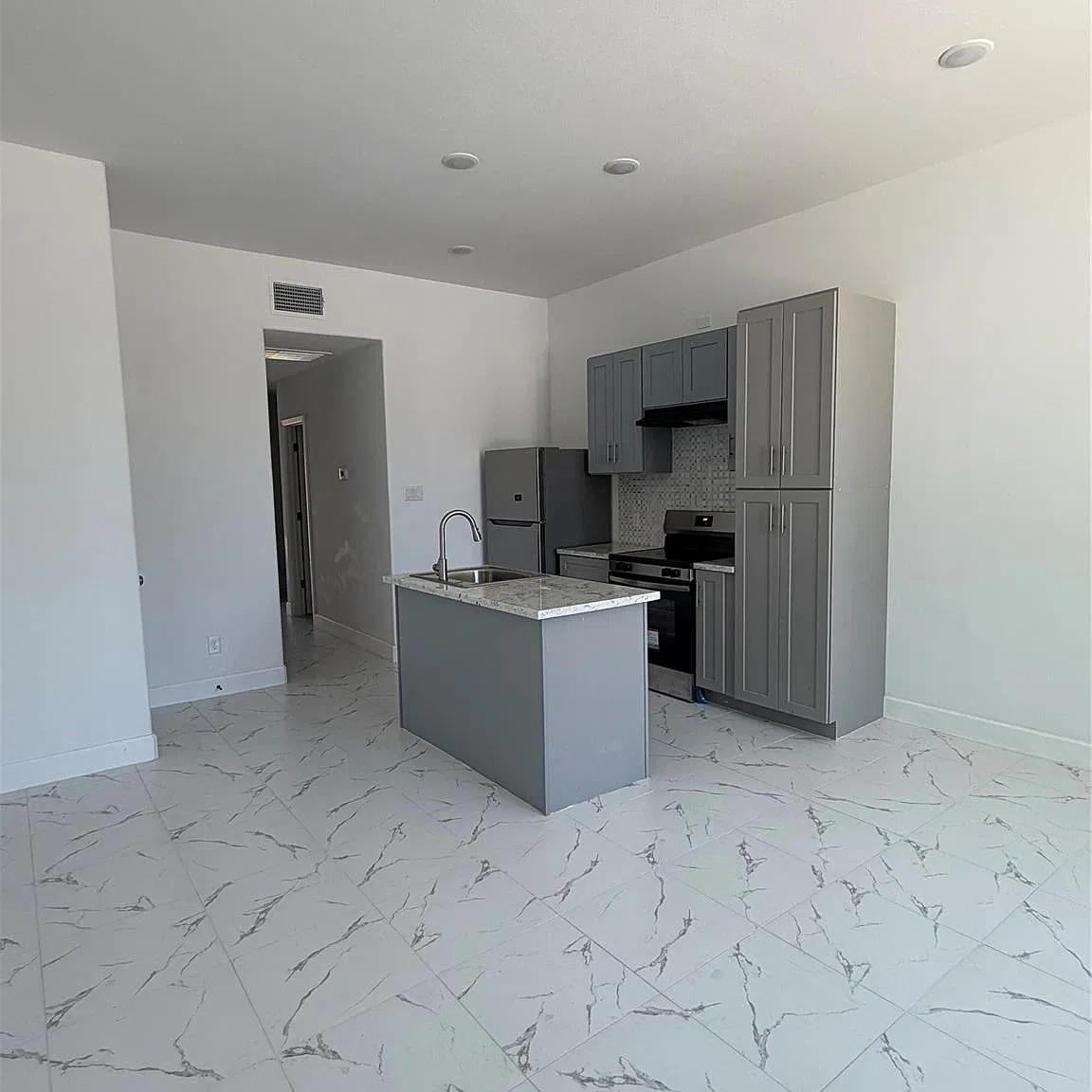 2 bed, 4.0 bath, 864 sqft, $1,250 — Photo 3