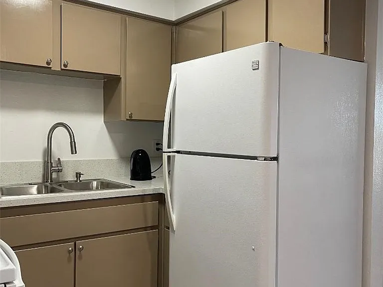 615 S Royal Crest Cir #22 — Photo 9