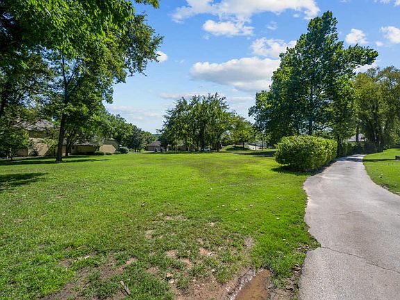 4th image of 163 Sherwood Dr