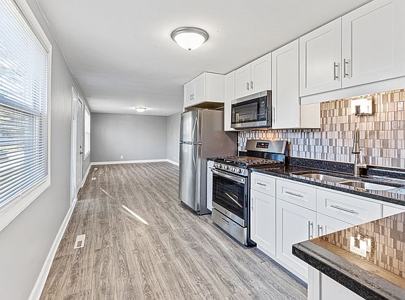 4th image of 318 Tee Ln