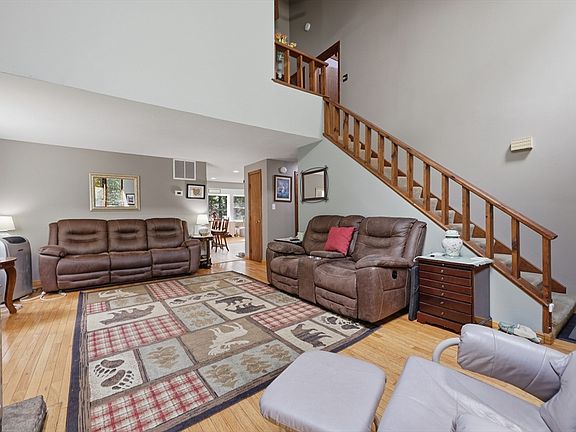 5th image of 10 Evergreen Dr