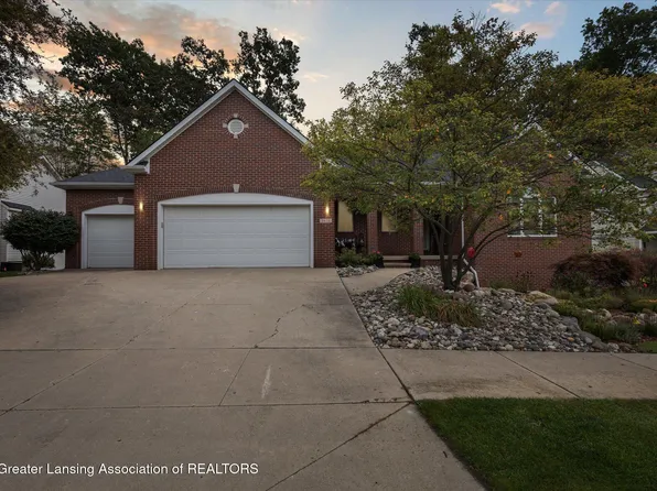 2626 Little Hickory Dr, Lansing, MI 48911