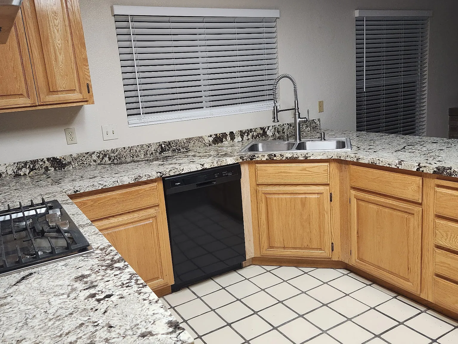 5 bed, 2033 sqft, $2,650 — Photo 4