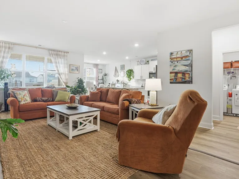 564 Foxtail Dr — Photo 6