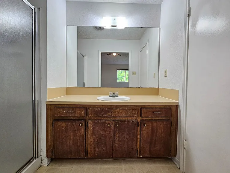 111 Bridle Dr — Photo 12