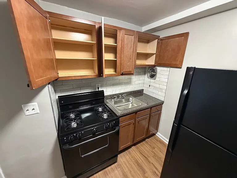 315 W St NE — Photo 7