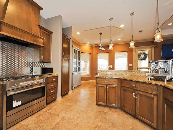 5th image of 10616 Kirby Dr