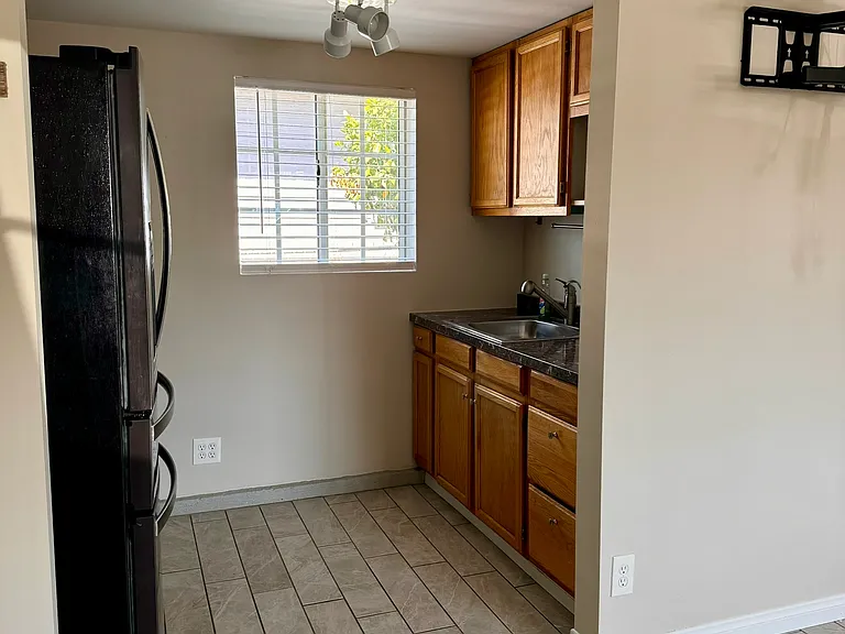 157 California Ave — Photo 3