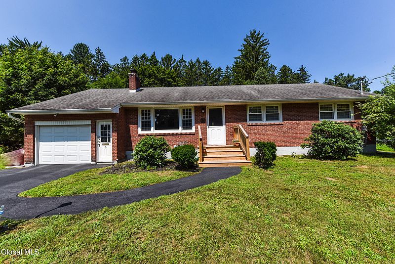 3rd image of 6 Lillian Drive