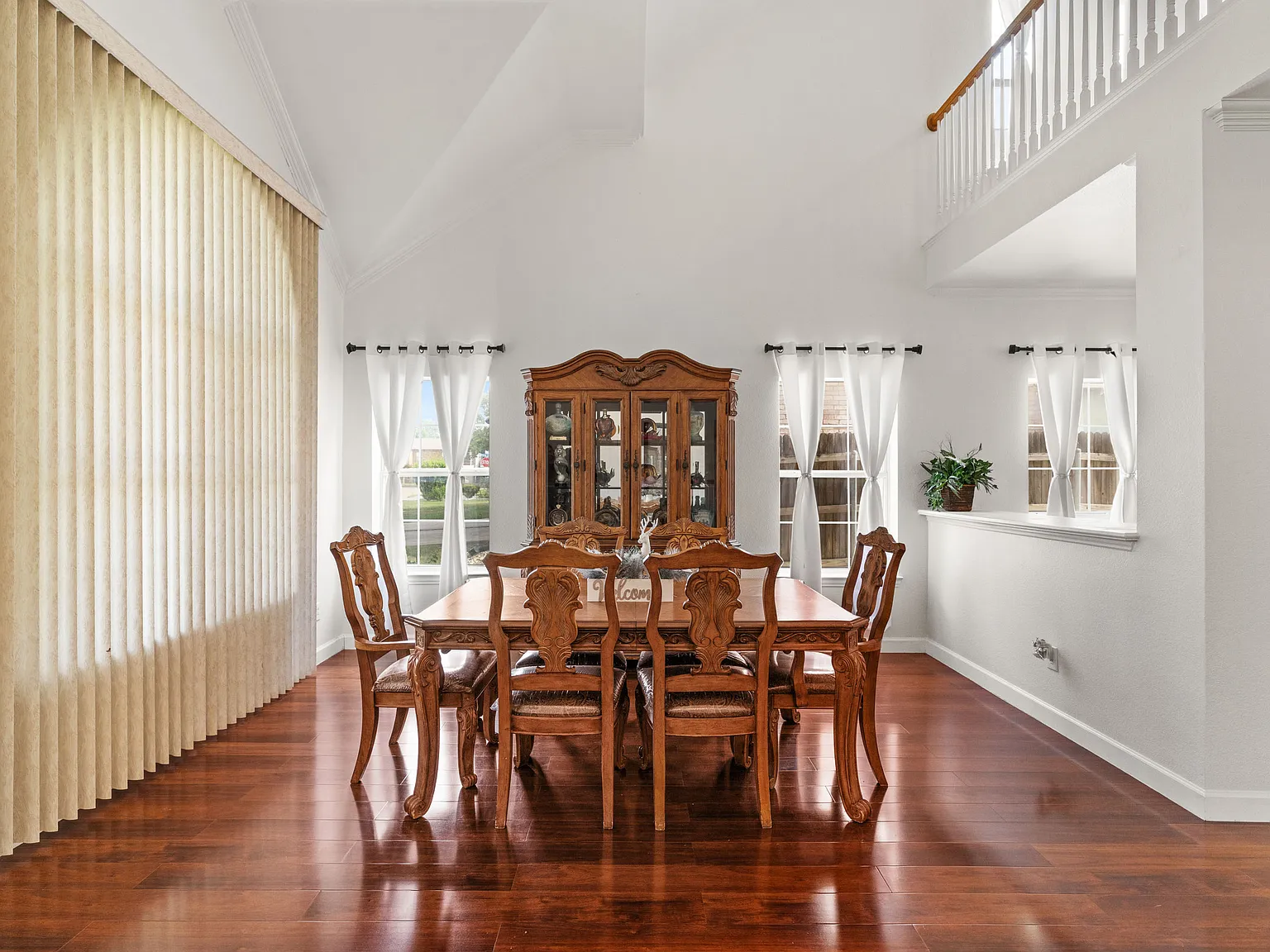 3 bed, 2567 sqft, $2,650 — Photo 1
