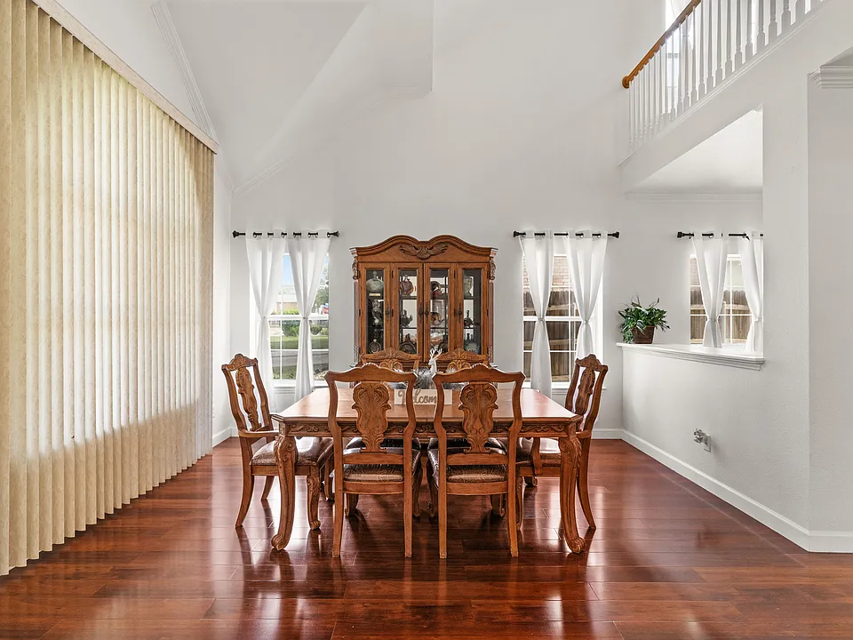 5709 Christy Ln