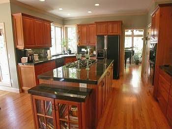 4th image of 783 NE Rogahn St