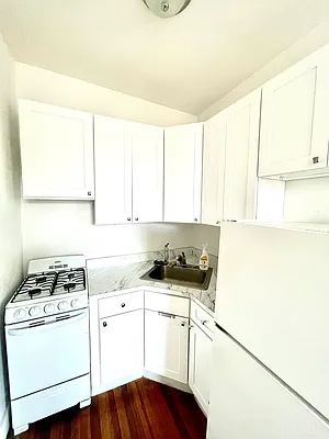 Rented by Pear NYC LLC | media 21