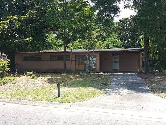 1st image of 203 Fairfax Dr