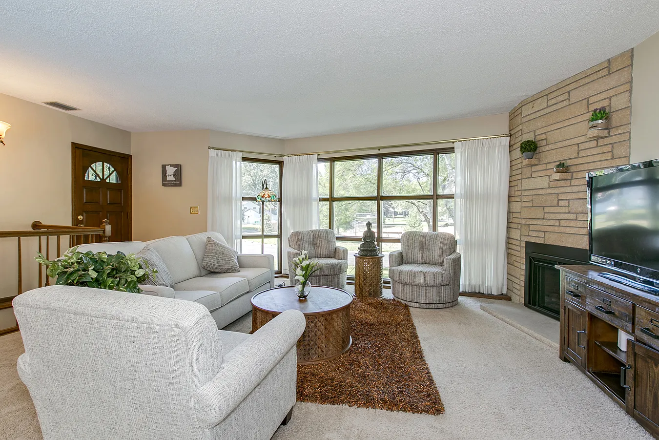 2 bed, 2450 sqft, $2,550 — Photo 3