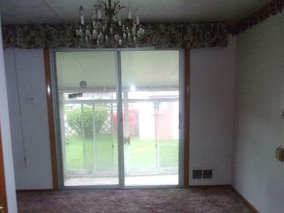 4th image of 119 1st St