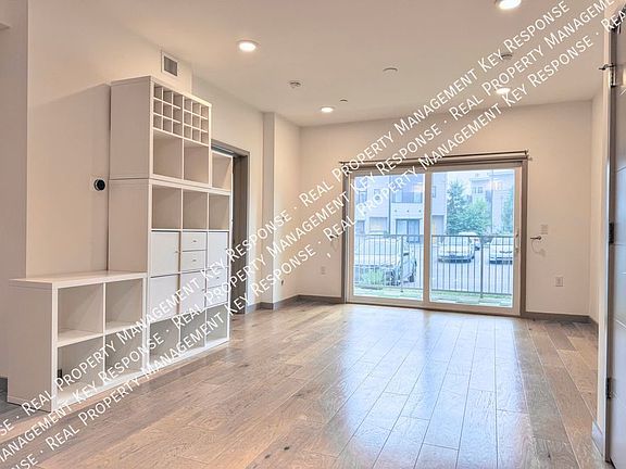 3rd image of 400 Herron Dr #113