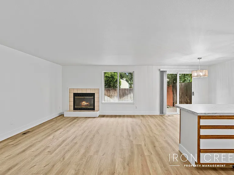 362 E Elwood Ln — Photo 9