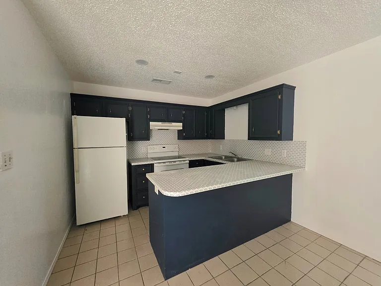 4108 N 24th Ln #10 — Photo 10