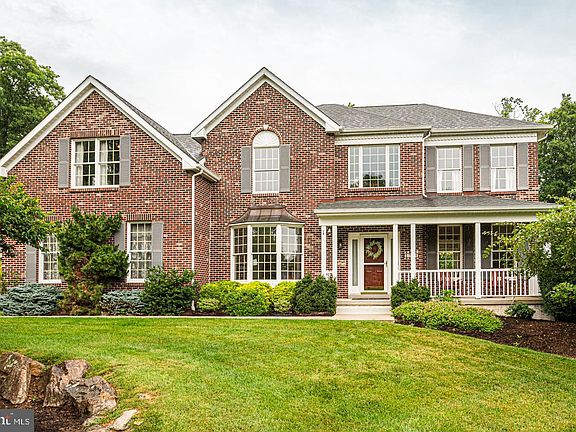 2nd image of 708 Dover Court Pl