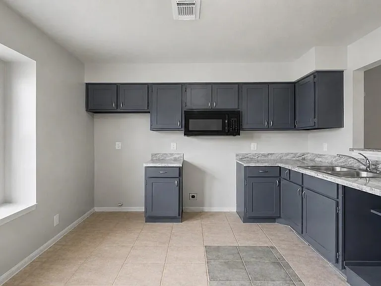 6702 Tamar Dr — Photo 8