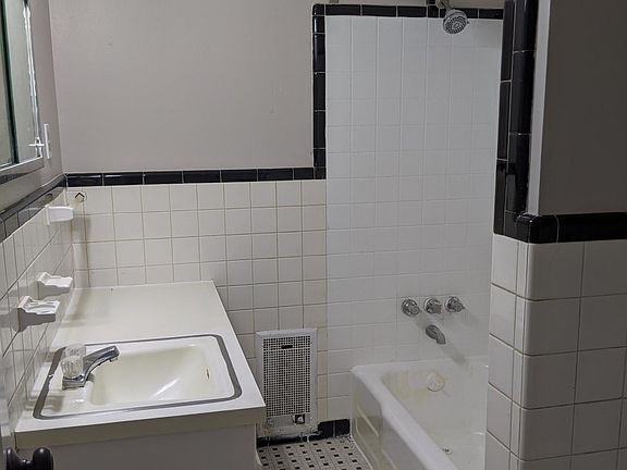 5th image of 872 N Auburndale St #1