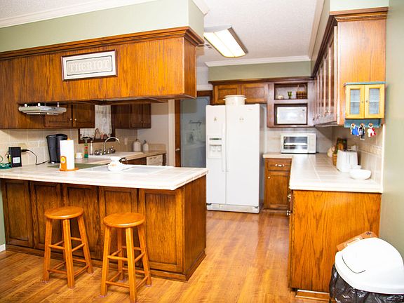 5th image of 209 Oak Knoll Dr